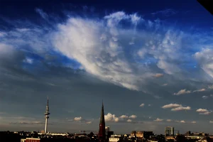 Decapitated thunderstorms over Hamburg