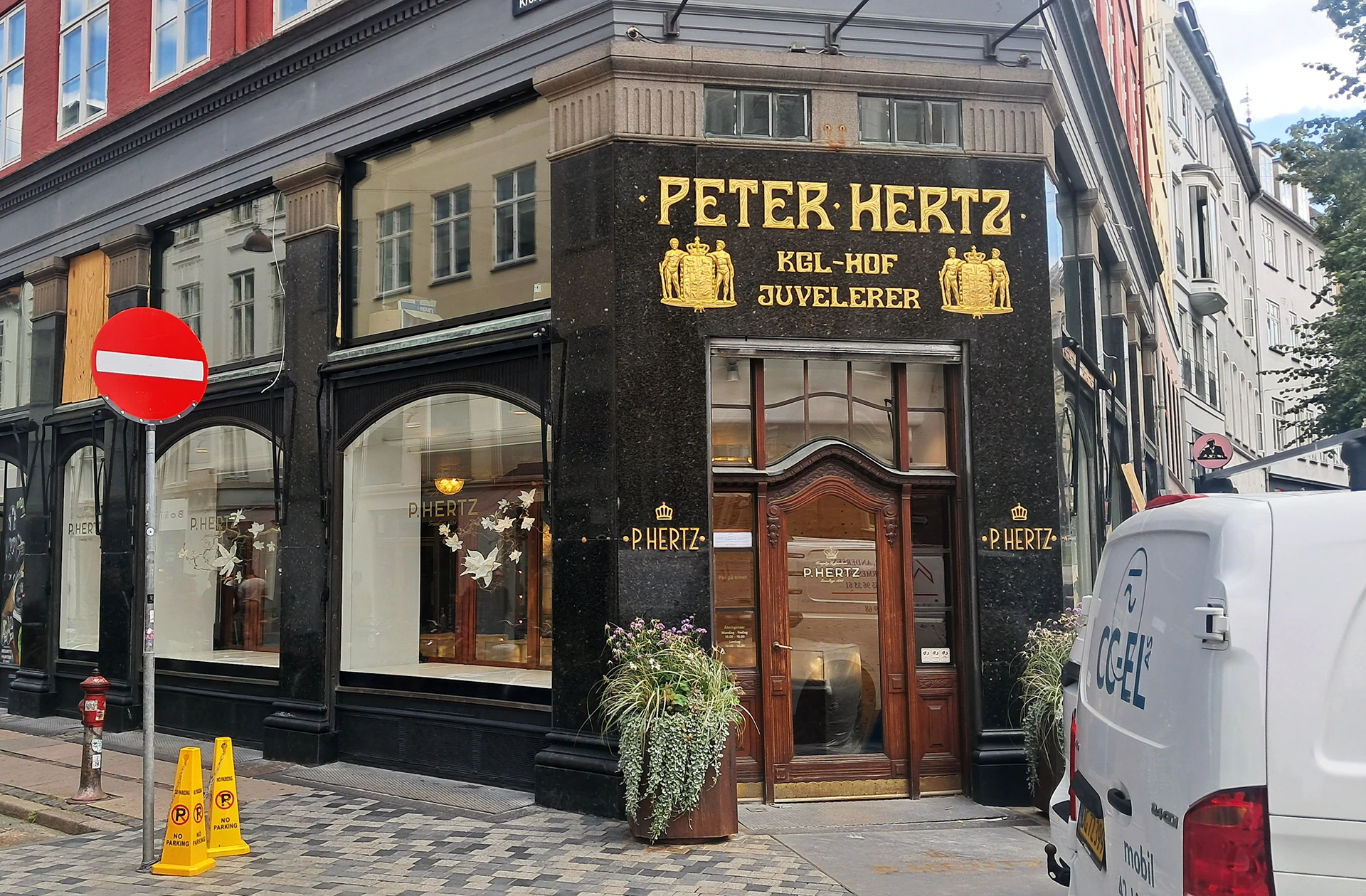 Peter juvelerer butik